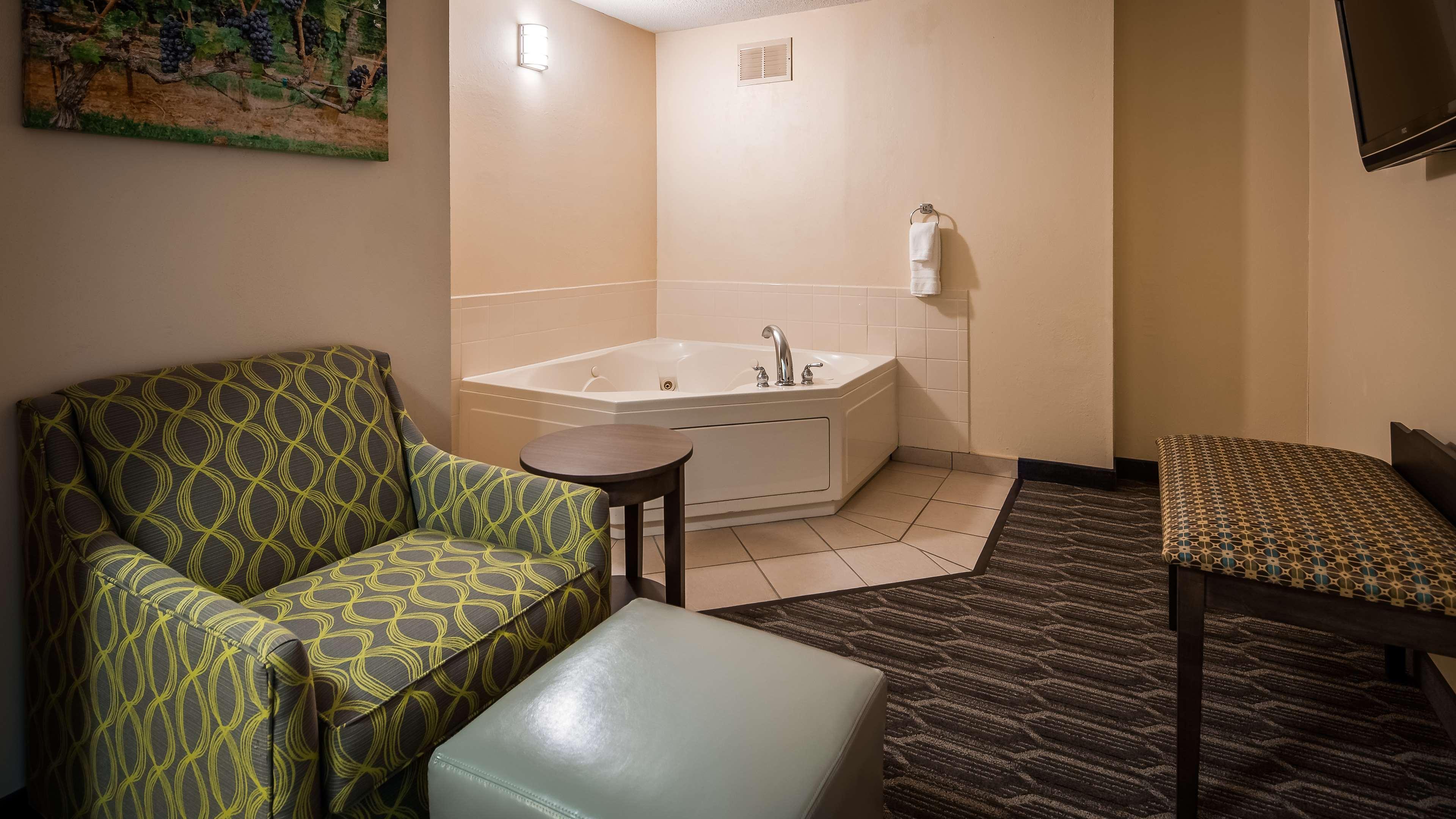 Best Western Plus Yadkin Valley Inn & Suites Jonesville Dış mekan fotoğraf