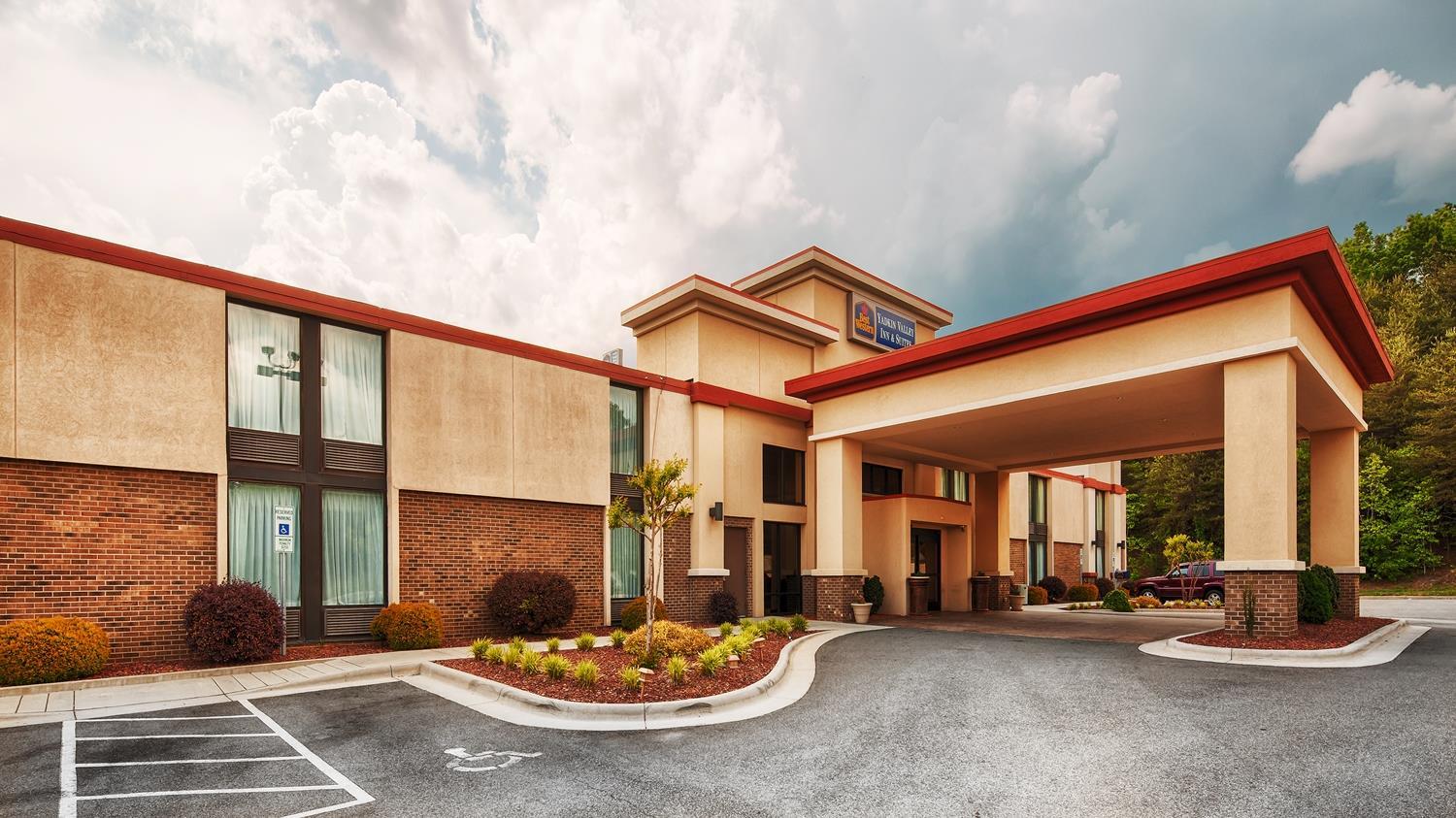 Best Western Plus Yadkin Valley Inn & Suites Jonesville Dış mekan fotoğraf