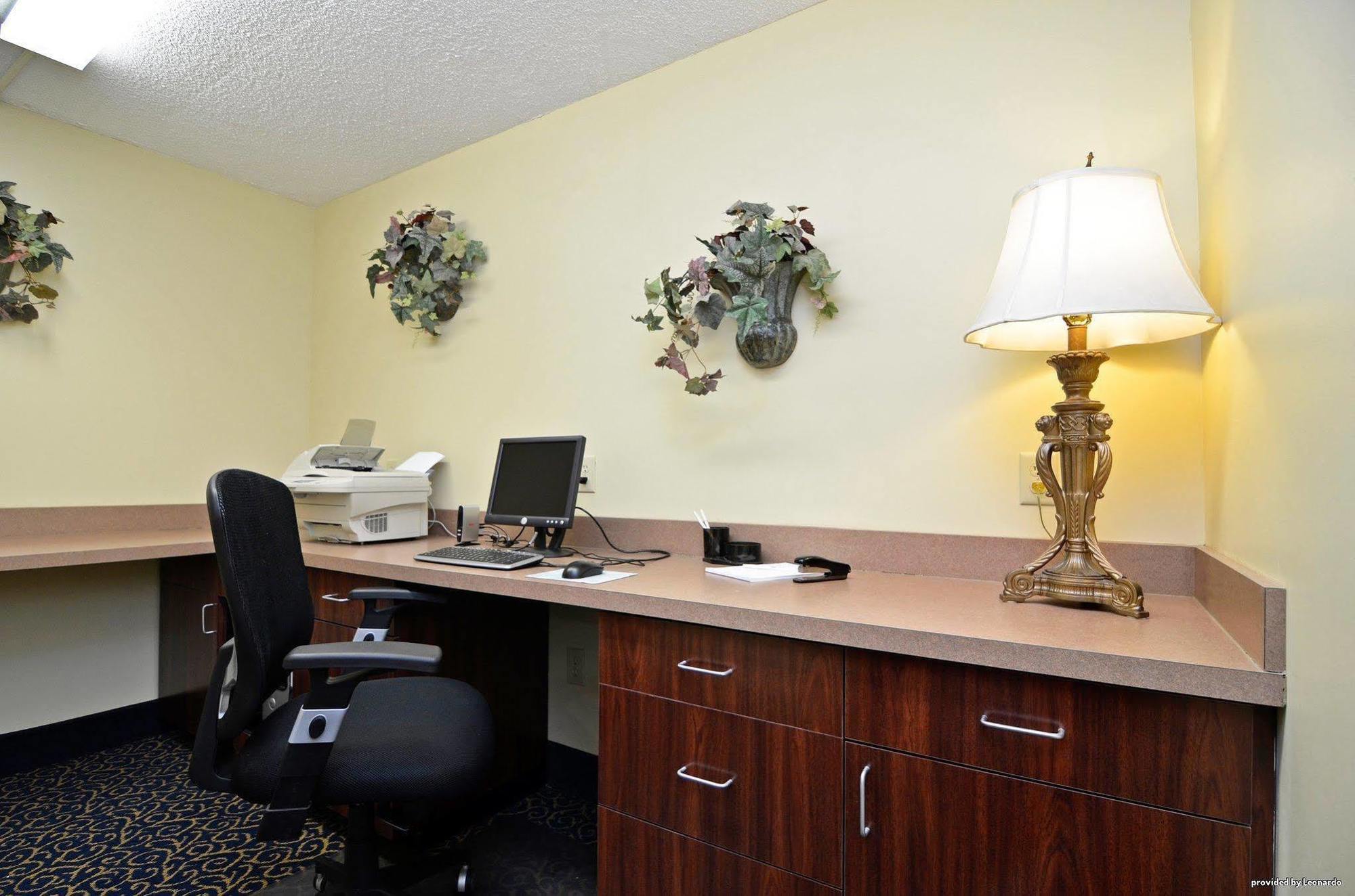Best Western Plus Yadkin Valley Inn & Suites Jonesville Konforlar fotoğraf